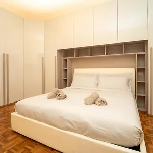 Trilocale Con Parcheggio Privato Milano